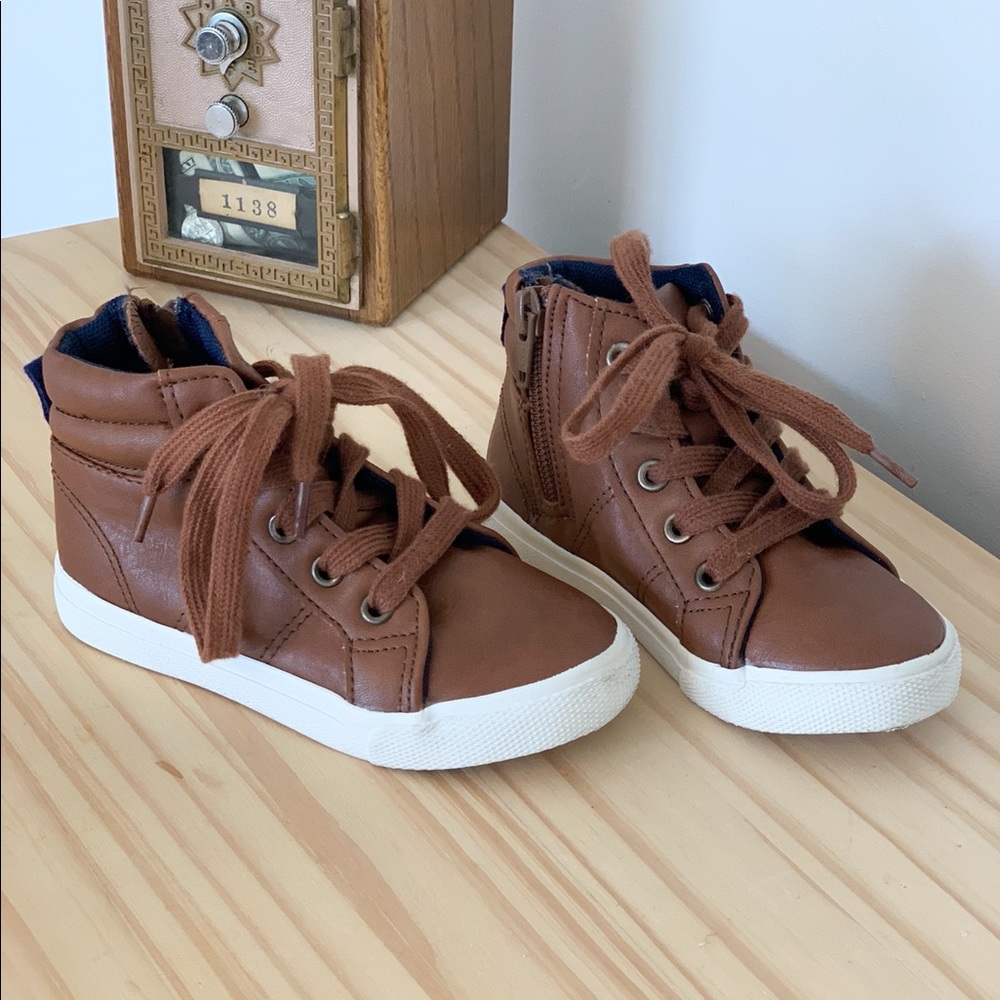 Boys boot, size 8 CAT & JACK